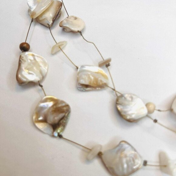 Vintage Mother-of-Pearl Layered Necklace — 39–44 cm Adjustable - Picture 4 of 8